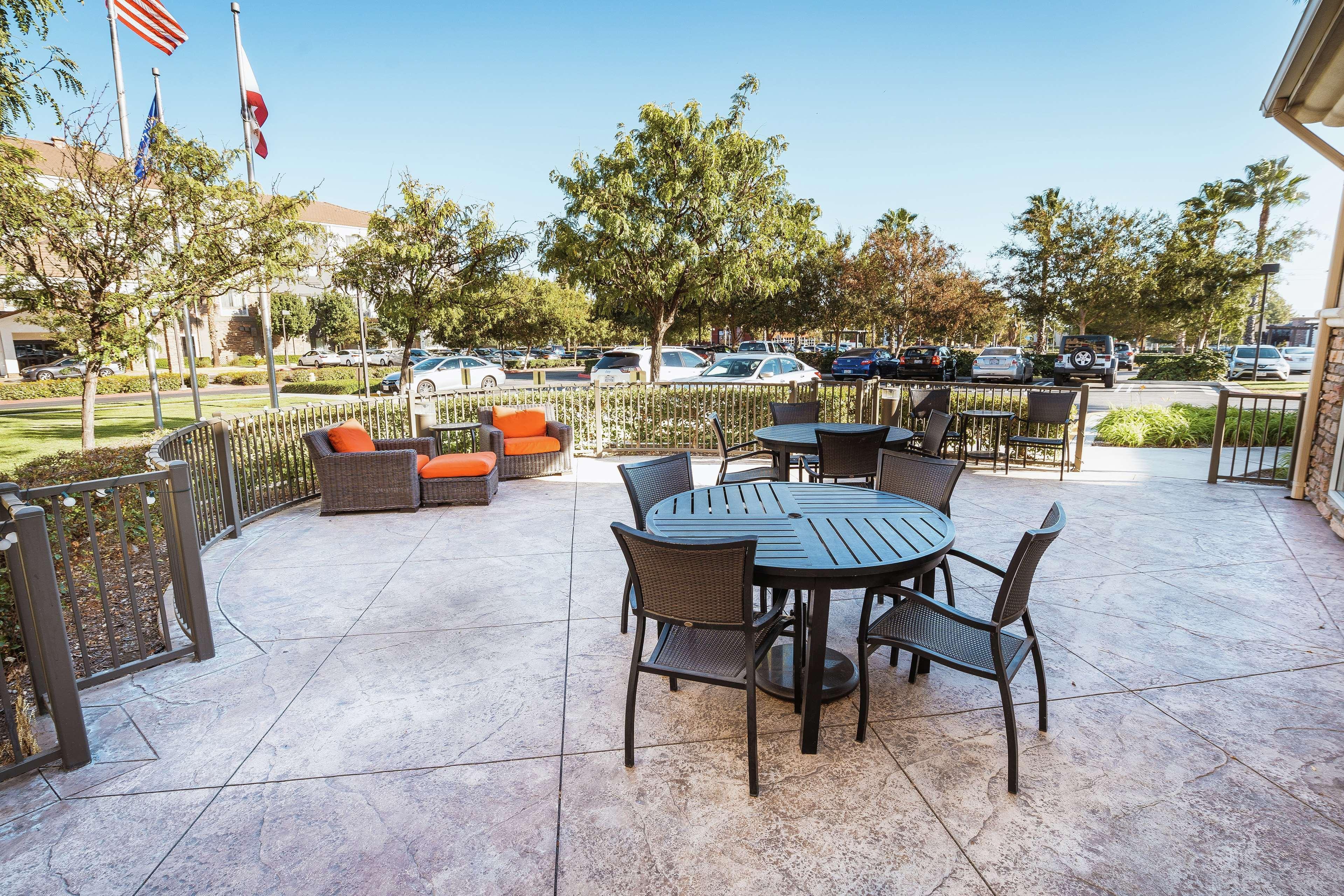 Hilton Garden Inn Ontario Rancho Cucamonga Dış mekan fotoğraf