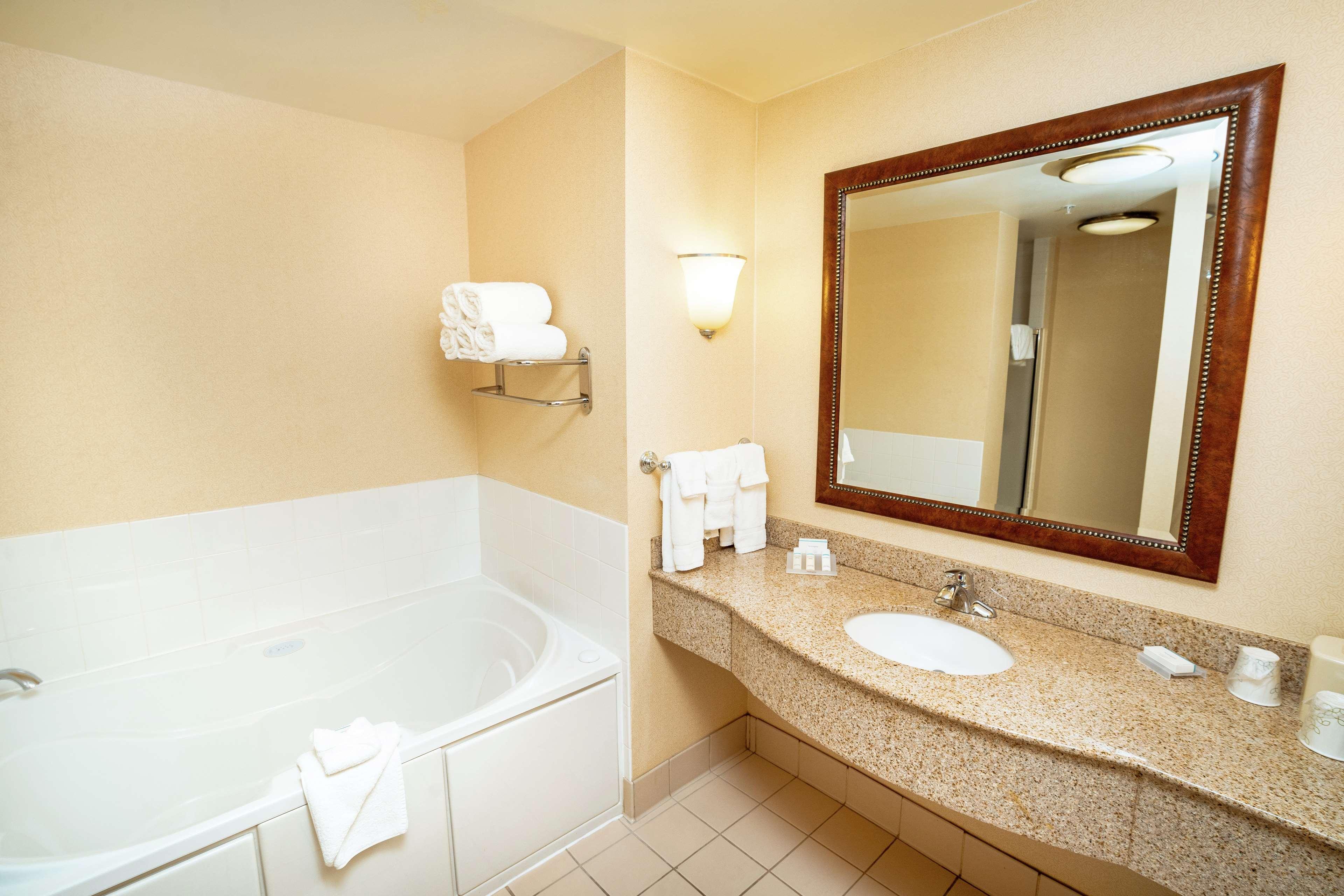 Hilton Garden Inn Ontario Rancho Cucamonga Dış mekan fotoğraf