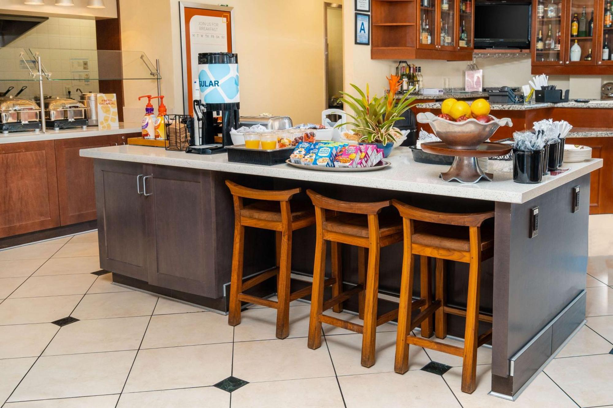 Hilton Garden Inn Ontario Rancho Cucamonga Dış mekan fotoğraf